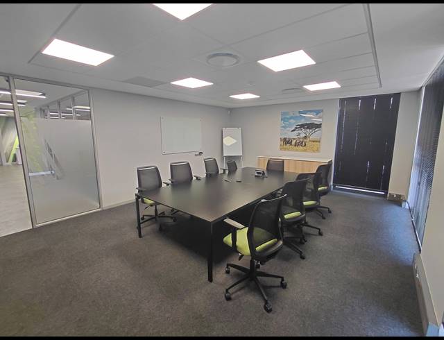 1,332M² OFFICE TO LET IN VORNA VALLEY